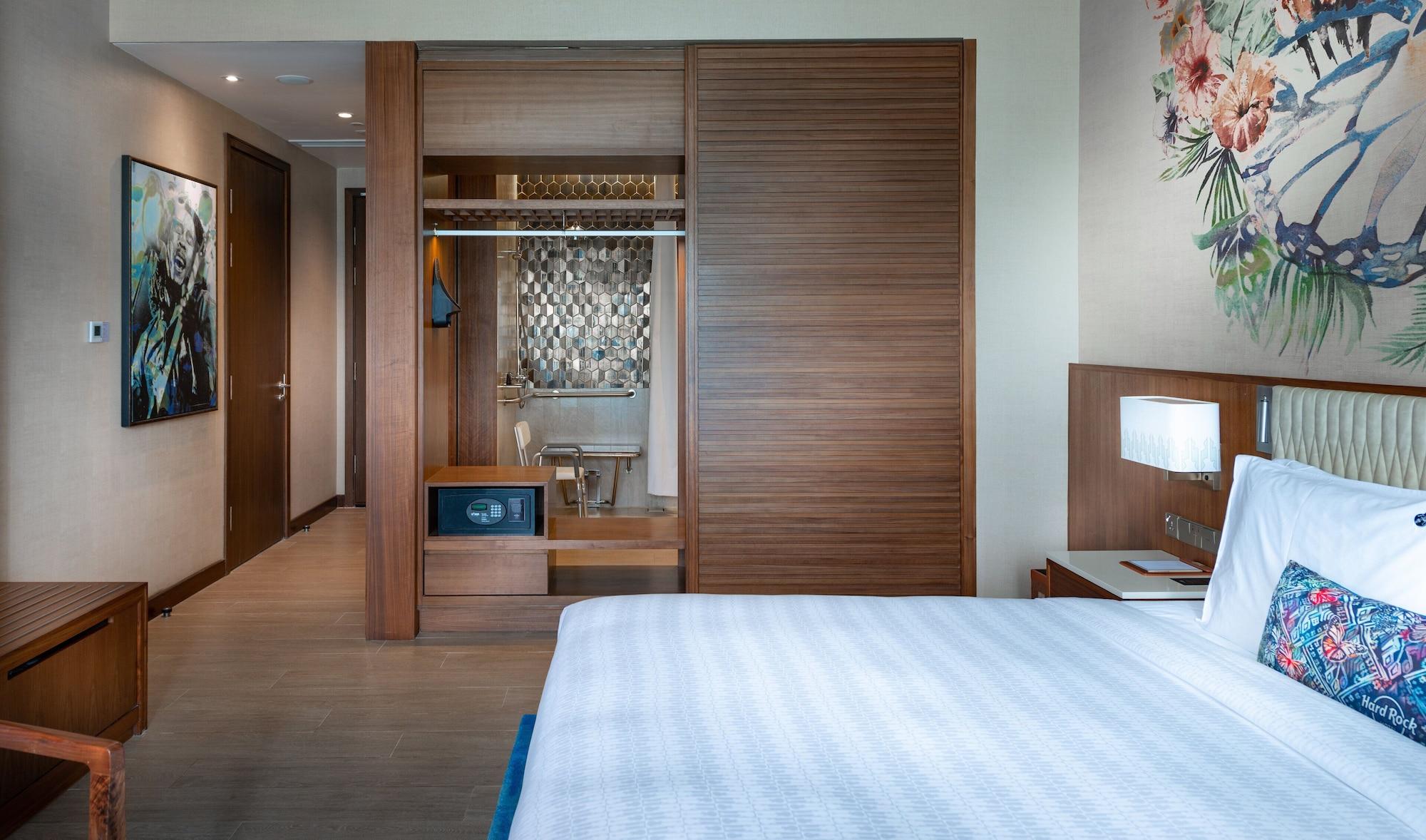 Hard Rock Hotel Desaru Coast מראה חיצוני תמונה A bedroom at the hotel