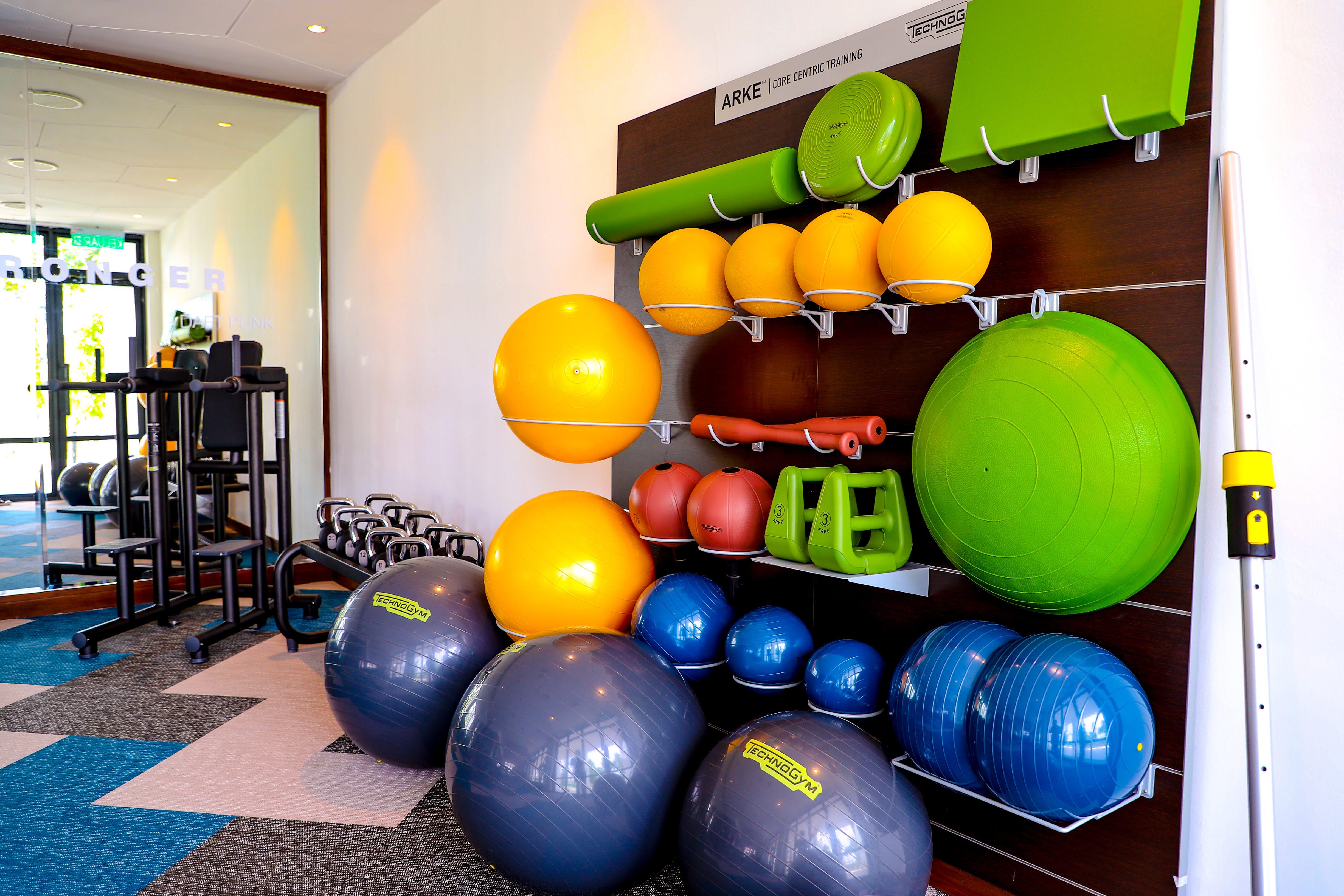 Hard Rock Hotel Desaru Coast מראה חיצוני תמונה Exercise balls