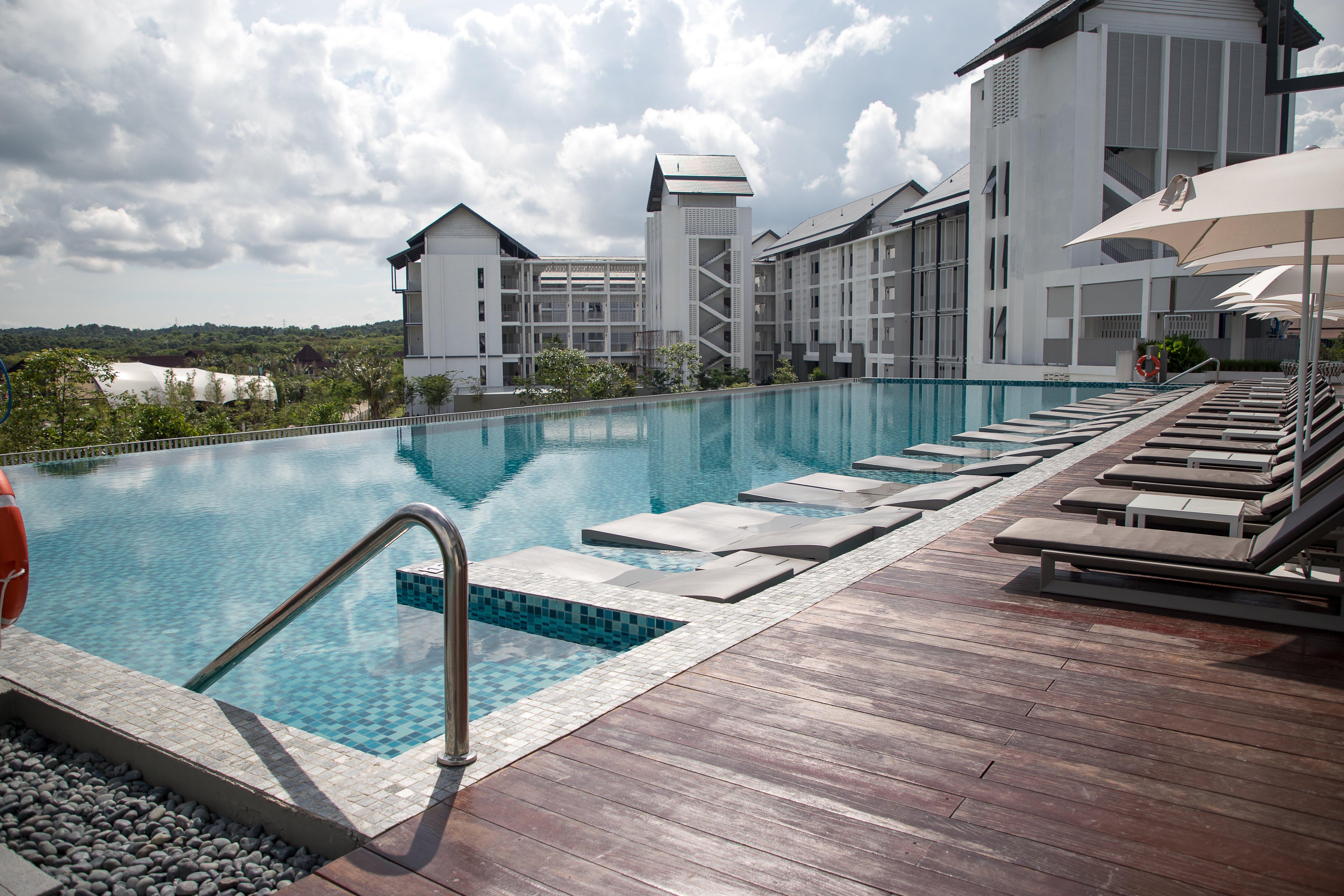 Hard Rock Hotel Desaru Coast מראה חיצוני תמונה The swimming pool at the resort